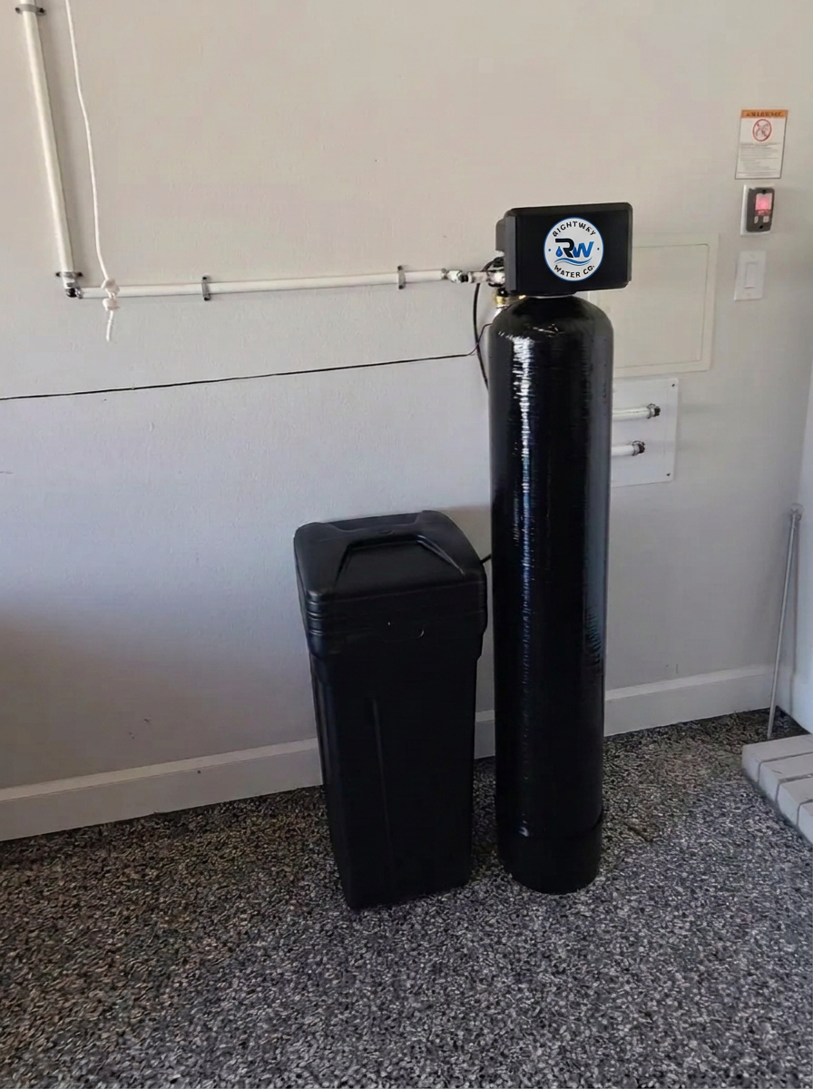 Rightway Water Co water softener with chlorine filtration and brine tank